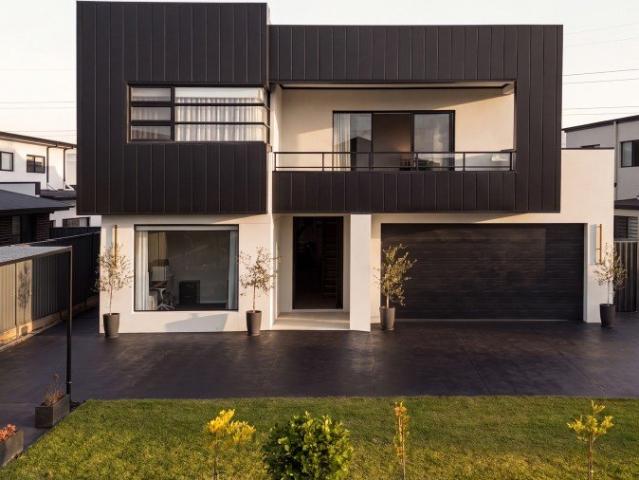 Luxurious Family Haven with a Pool and Expansive Living Spaces