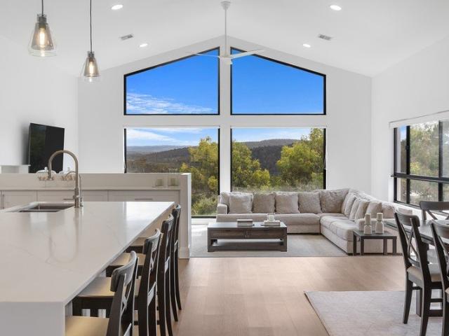 Luxurious Family Home On Acreage