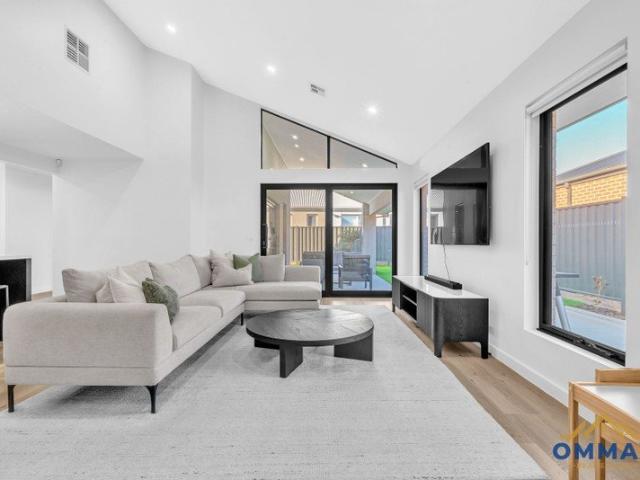 Luxurious Family Home with lots of upgrades!
