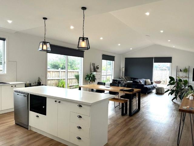 LUXURIOUS FAMILY LIVING!