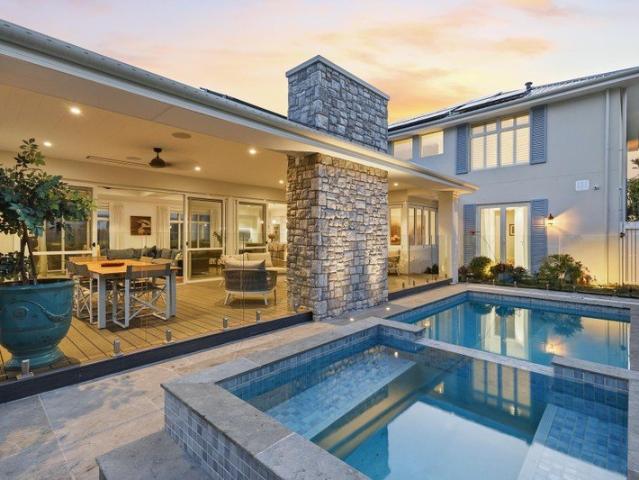 LUXURIOUS FAMILY LIVING