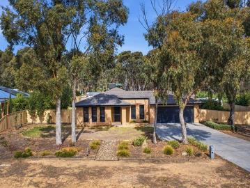 Luxurious Family Living with Space, Style & Exceptional Entertaining!