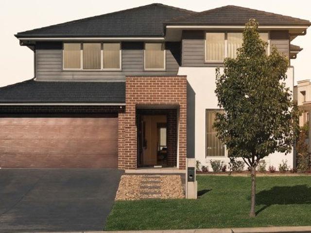 Luxurious Family Living in a Spacious Six Bedroom Haven