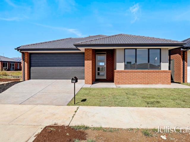 Luxurious Family Living in Conroy’s Green Estate
