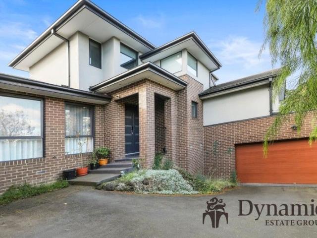 Luxurious Family Living in Doncaster East Secondary School Zone