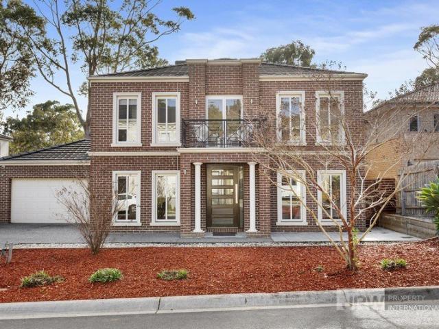 Luxurious family Living in Elite pocket of Glen waverley! Family Luxury on the Reserve