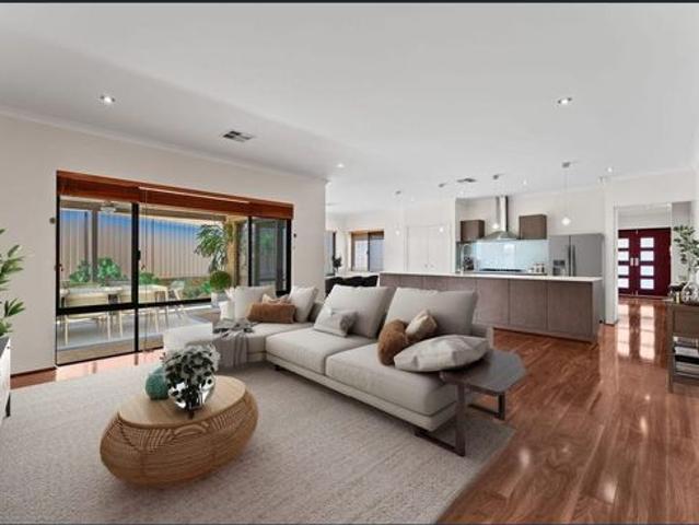 Luxurious Family Living in Highbury Park!