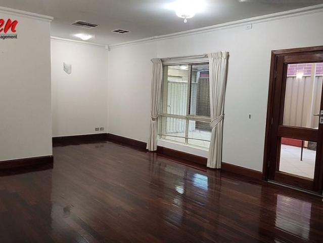 Luxurious Family Living in Mawson Lakes