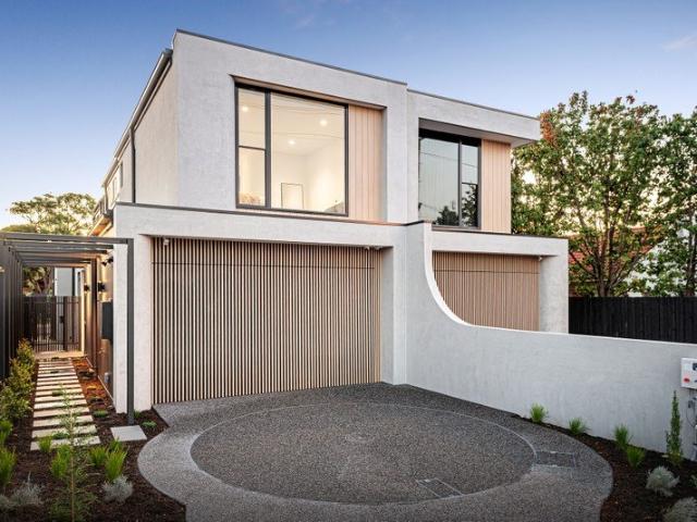 Luxurious family living in prestige parkside pocket