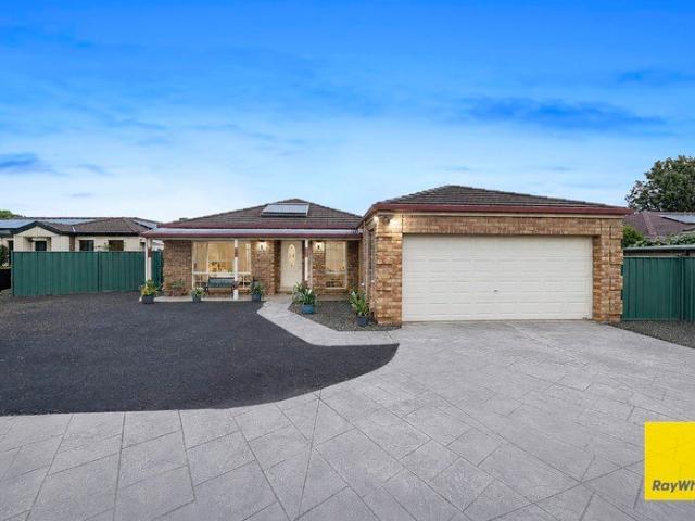 Luxurious Family Living on a Grand 706sqm Allotment