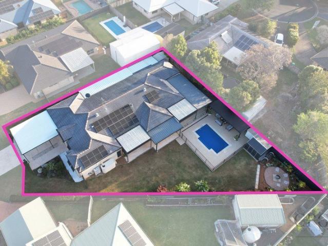 LUXURIOUS FAMILY LIVING ON AN IMPRESSIVE 973M² IN THE HEART OF BELLMERE
