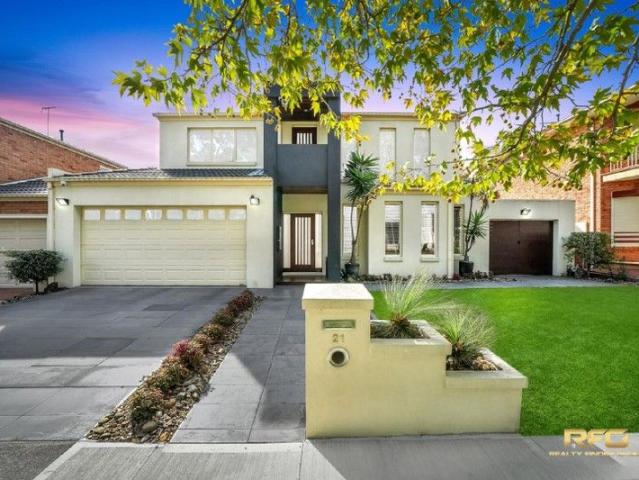 Luxurious Family Residence with Bungalow