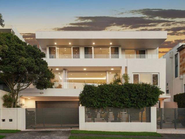 Luxurious Family Residence Commanding Breathtaking Sydney Harbour Views