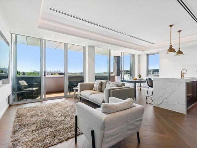 Luxurious family retreat with panoramic city views