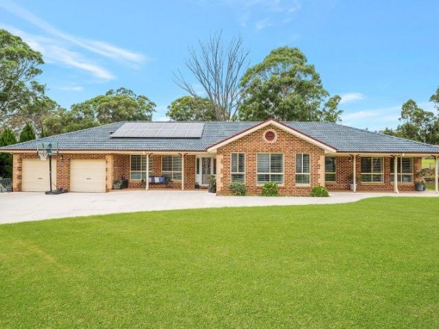 Luxurious Family Retreat With Space For Everyone!