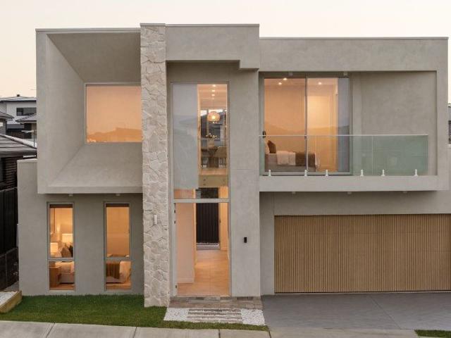 Luxurious Five Bedroom Residence with Pool and Outdoor Entertaining Area