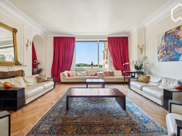 Luxurious flat with a view on the Bois de Boulogne