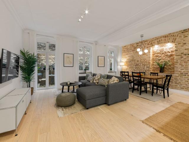 Luxurious, freshly renovated 4 room apartment in Prenzlauer Berg in the heart of Berlin Berlin Amsterdam Apartments for Rent