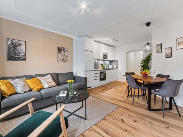 Luxurious, freshly renovated comfy 4 room apartment in the heart of Kreuzberg