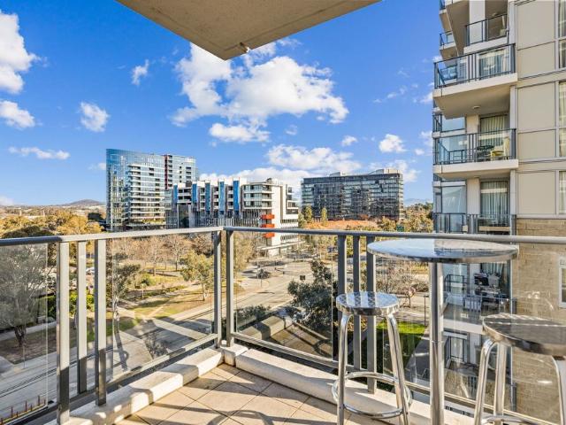 Luxurious Fully Furnished City Living. Short term lease available only!
