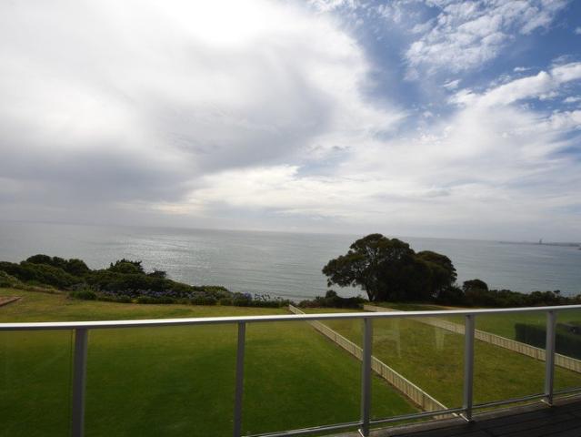 LUXURIOUS FULLY FURNISHED HOMW WITH BREATHTAKING PORTLAND BAY VIEWS