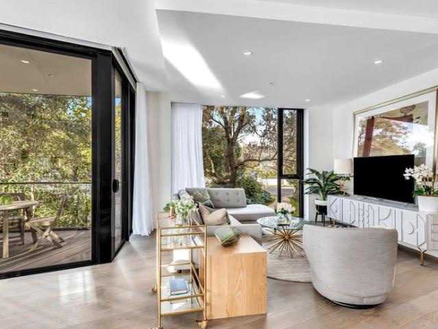 Luxurious, Fully Furnished, With Everything Around The Corner