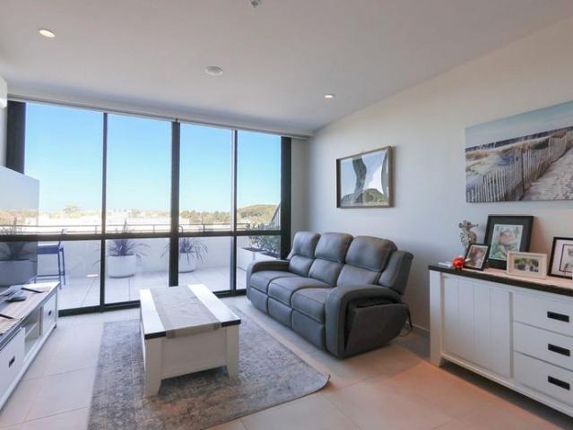 LUXURIOUS FURNISHED ONE BEDROOM CODA APARTMENT