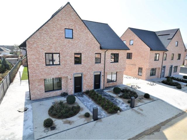 Luxurious house with 4 bedrooms on quiet location in Boortme