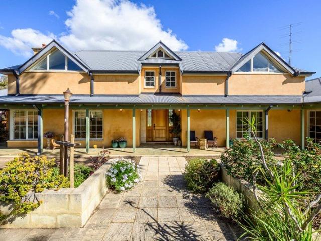 LUXURIOUS HOME WITH A COUNTRY FEEL