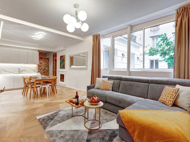 Luxurious Haussmann Style Suite: Comfort & Elegance, Paris Amsterdam Apartments for Rent