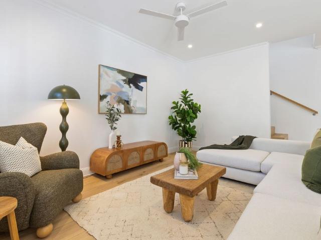 Luxurious Hamptons Dream Home in the Heart of Byron Bay!