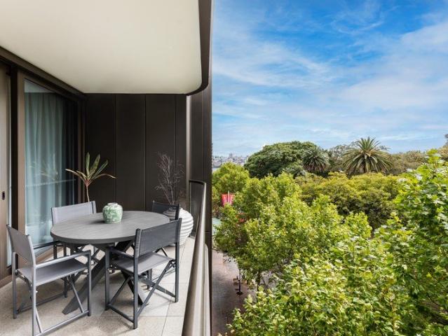 Luxurious HarbourSide Living at Its Finest