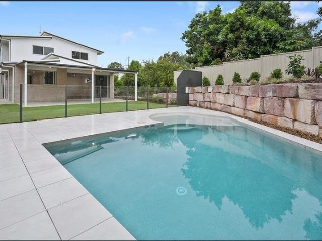 LUXURIOUS HEISIG HOME IN ORMISTON DRESS CIRCLE IN GROUND POOL, DUCTED A/C & MORE!