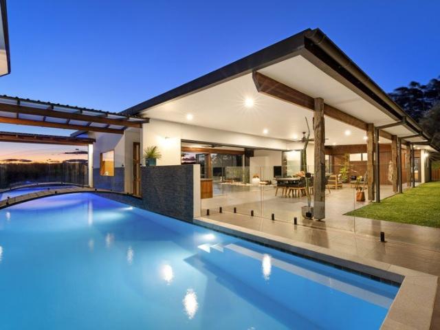 Luxurious hinterland retreat with panoramic views