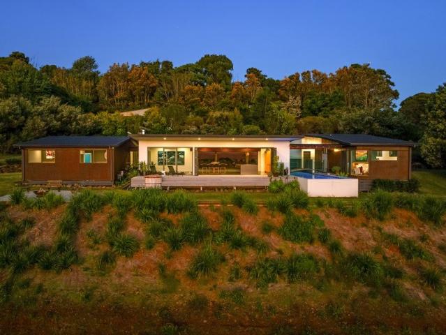 Luxurious hinterland retreat with panoramic views