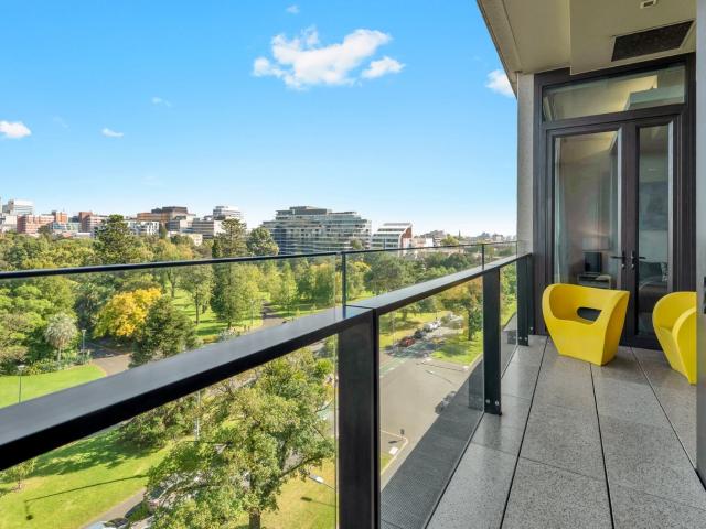Luxurious one bedroom in Melbourne's Most Exclusive Development Flexible Lease Terms Furnished