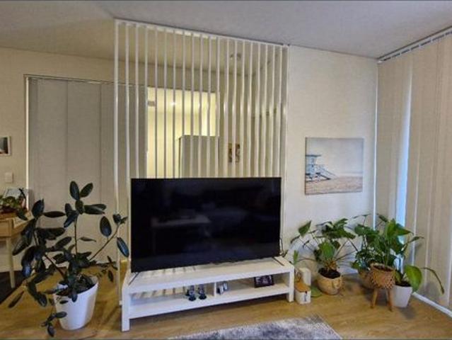 LUXURIOUS ONE BEDROOM + ONE STUDY APARTMENT | GOLDEN MACQUARIE