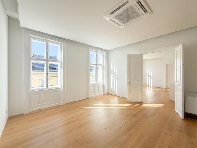 Luxurious old building 360° tour!
