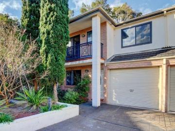 Luxurious Oversized 3 Bedroom Townhouse + Double Lock Up Garage