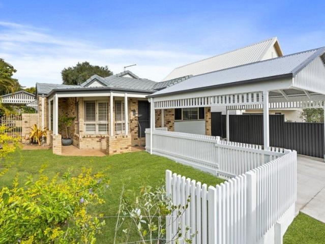 Luxurious Low Set Home Unpack, Sit Back, Relax