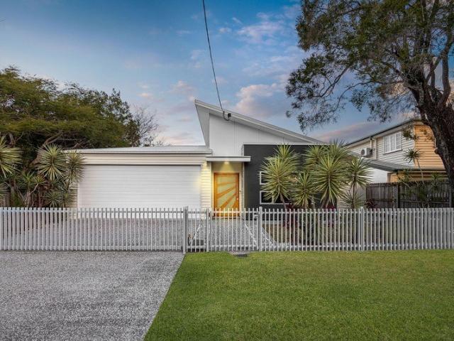Luxurious Lowset Living on Larwill