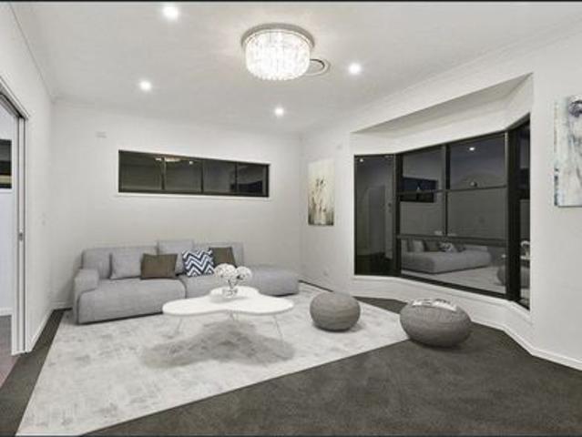 Luxurious Living on the Bayside