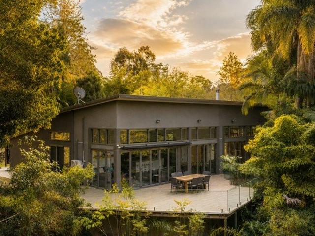 Luxurious Living, Immersed in Nature