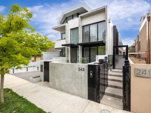 Luxurious Living in a Prime Location