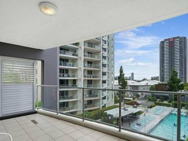 Luxurious Living in Exclusive Budds Beach