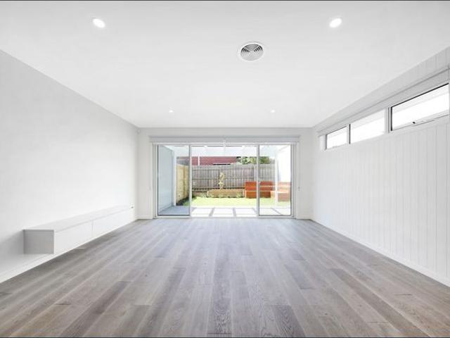Luxurious Living in the Heart of McKinnon College Zone