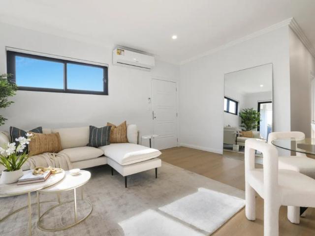 Luxurious Living with Contemporary Style & Sophisticated Finishes