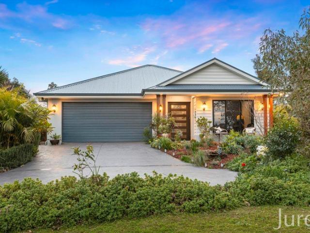 Luxurious Living with a Picturesque Golf Course Outlook