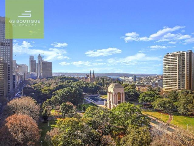 Luxurious Living With Uninterrupted Hyde Park & Water Views