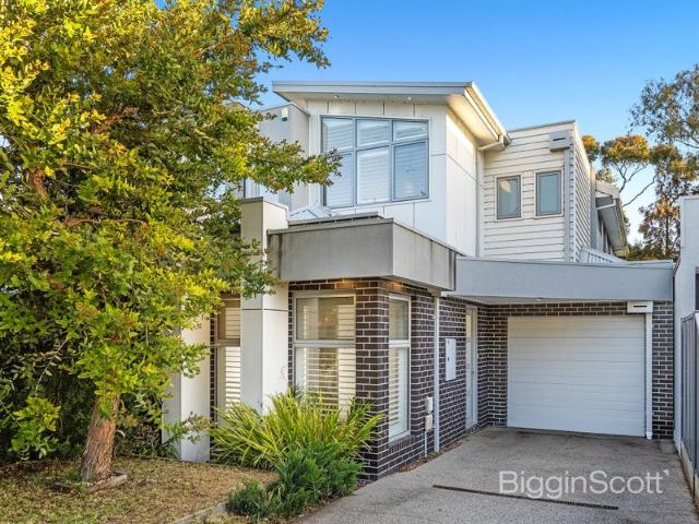 Luxurious Lifestyle Living Moments from the Lake, Park and Beach!